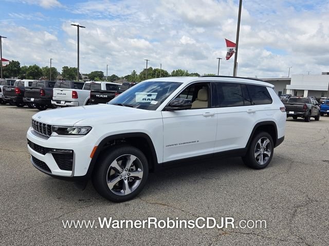 New 2026 Bright White Clear-Coat Exterior Paint Jeep Limited image 3