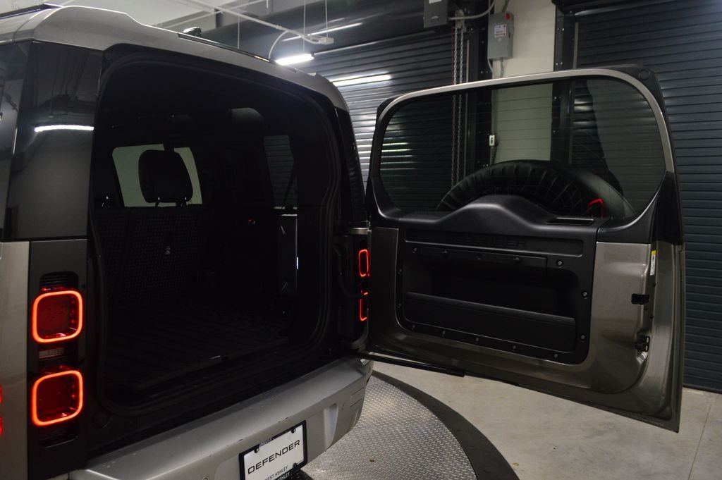Used 2022 Gray Land Rover XS Edition image 34