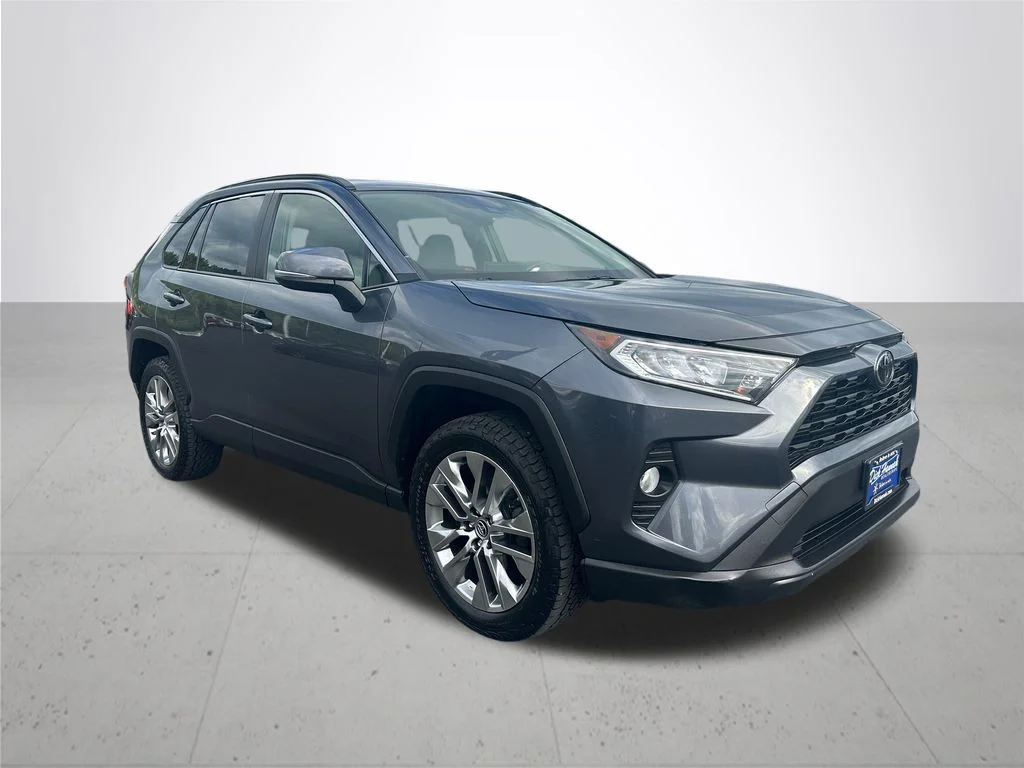 Used 2019 Gray Toyota XLE Premium image 5