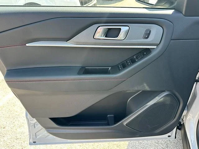New 2027 White Ford 4DR 4WD ST-LINE image 39