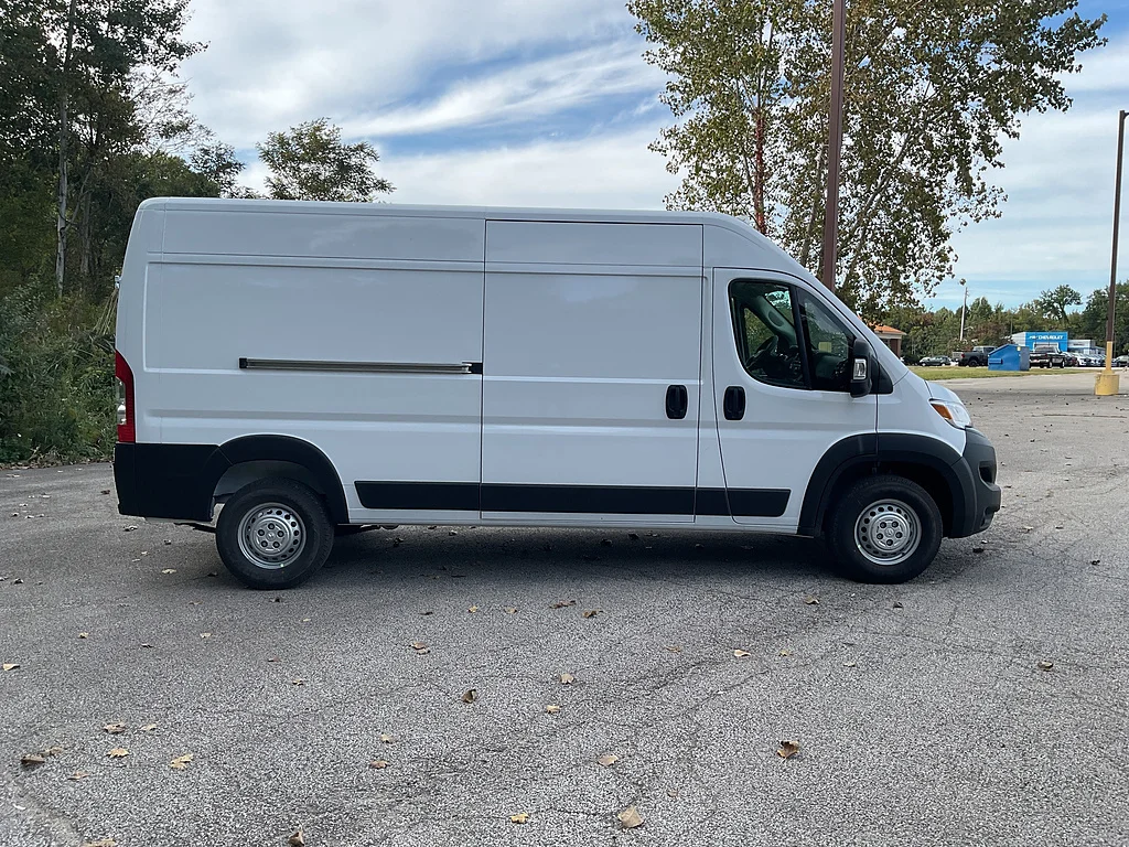 New 2027 Bright White Clearcoat RAM Tradesman image 4