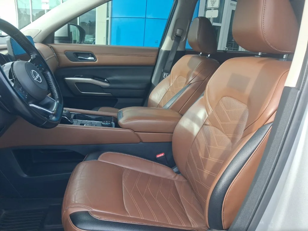Used 2022 Silver Nissan Platinum image 23