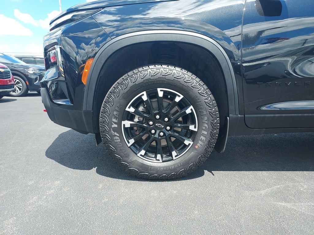 Used 2025 Black Chevrolet Z71 image 10