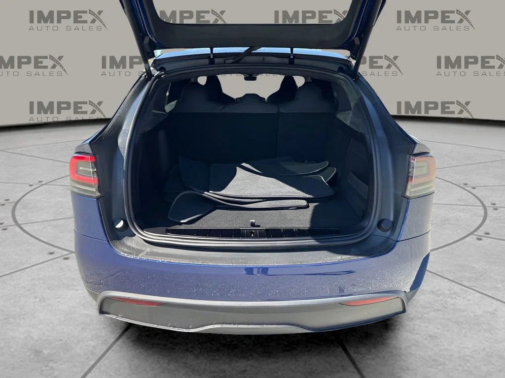 Used 2024  Tesla Base image 30