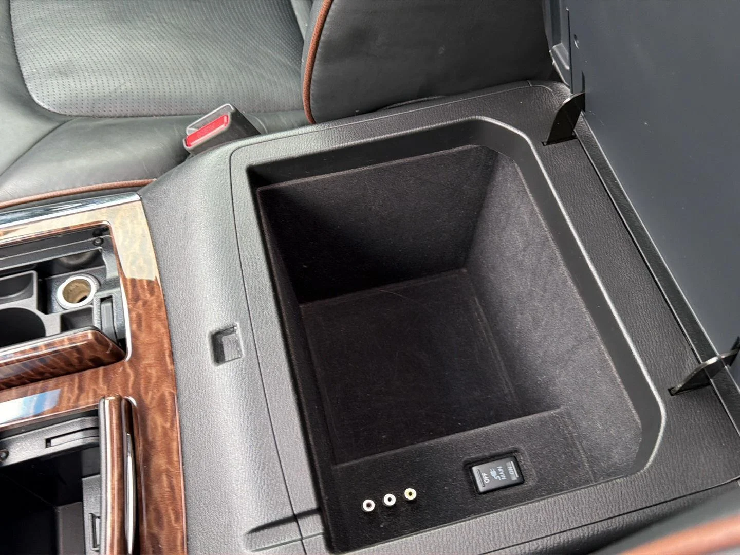 Used 2017 Forged Copper Nissan Platinum image 38