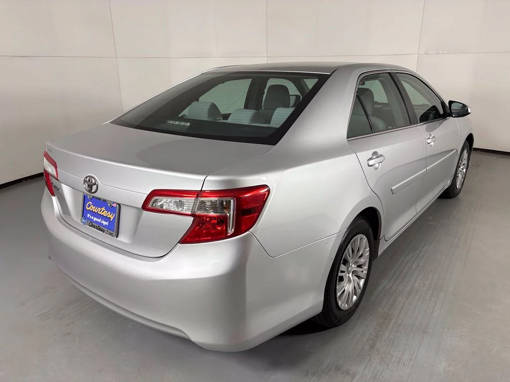 Used 2014 Silver Toyota LE image 8