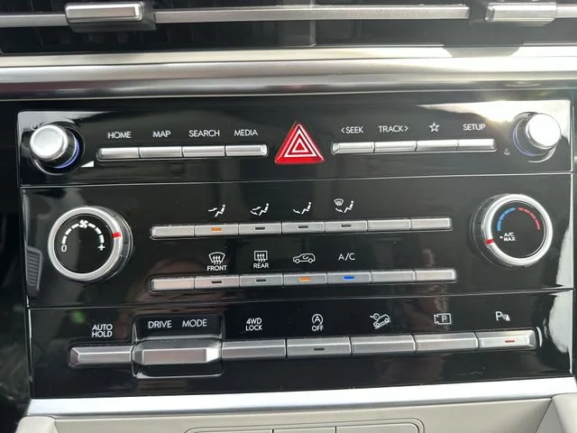 Used 2025 White Hyundai SE image 18
