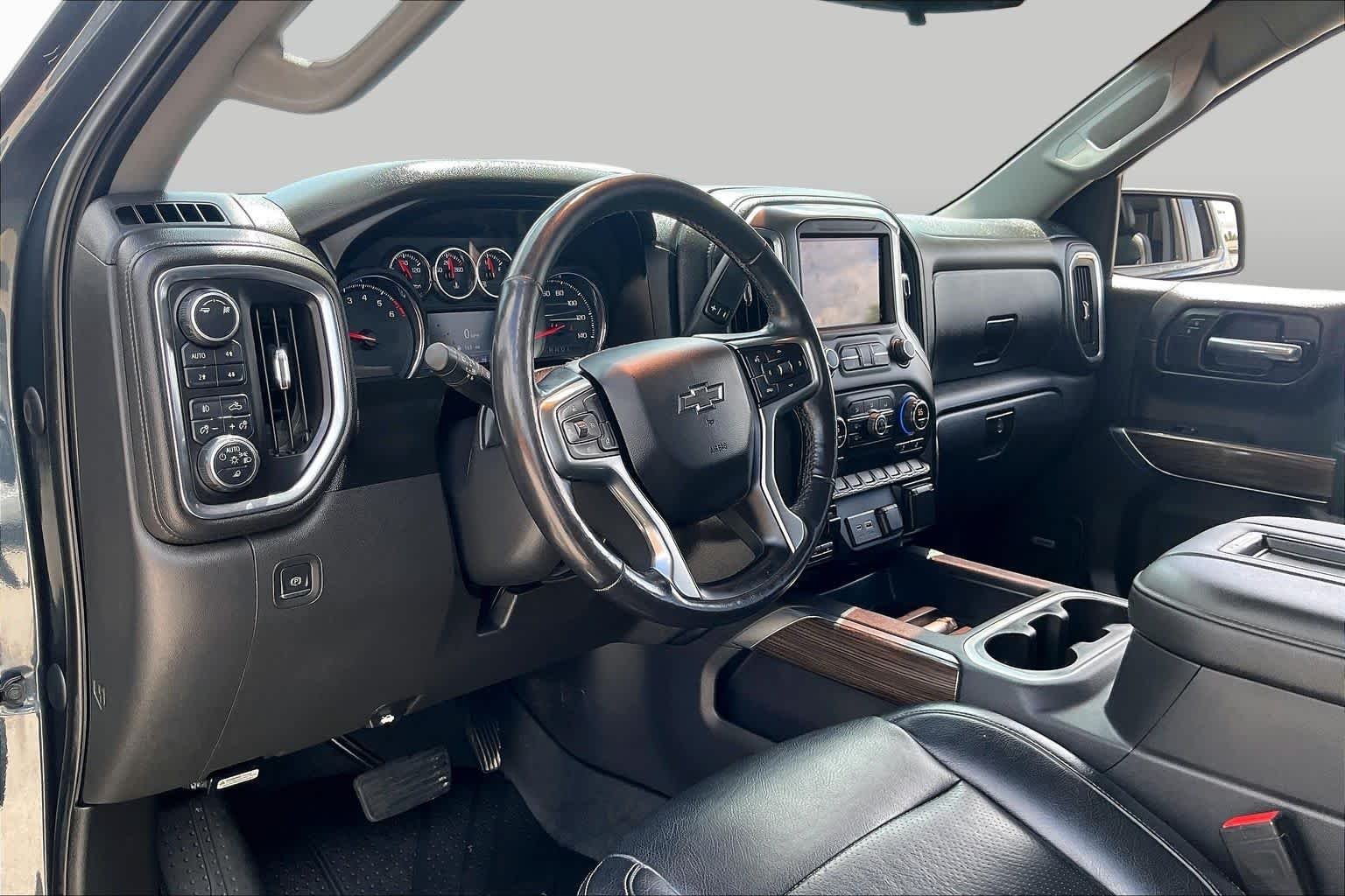 Used 2019 Shadow Gray Metallic Chevrolet RST image 17