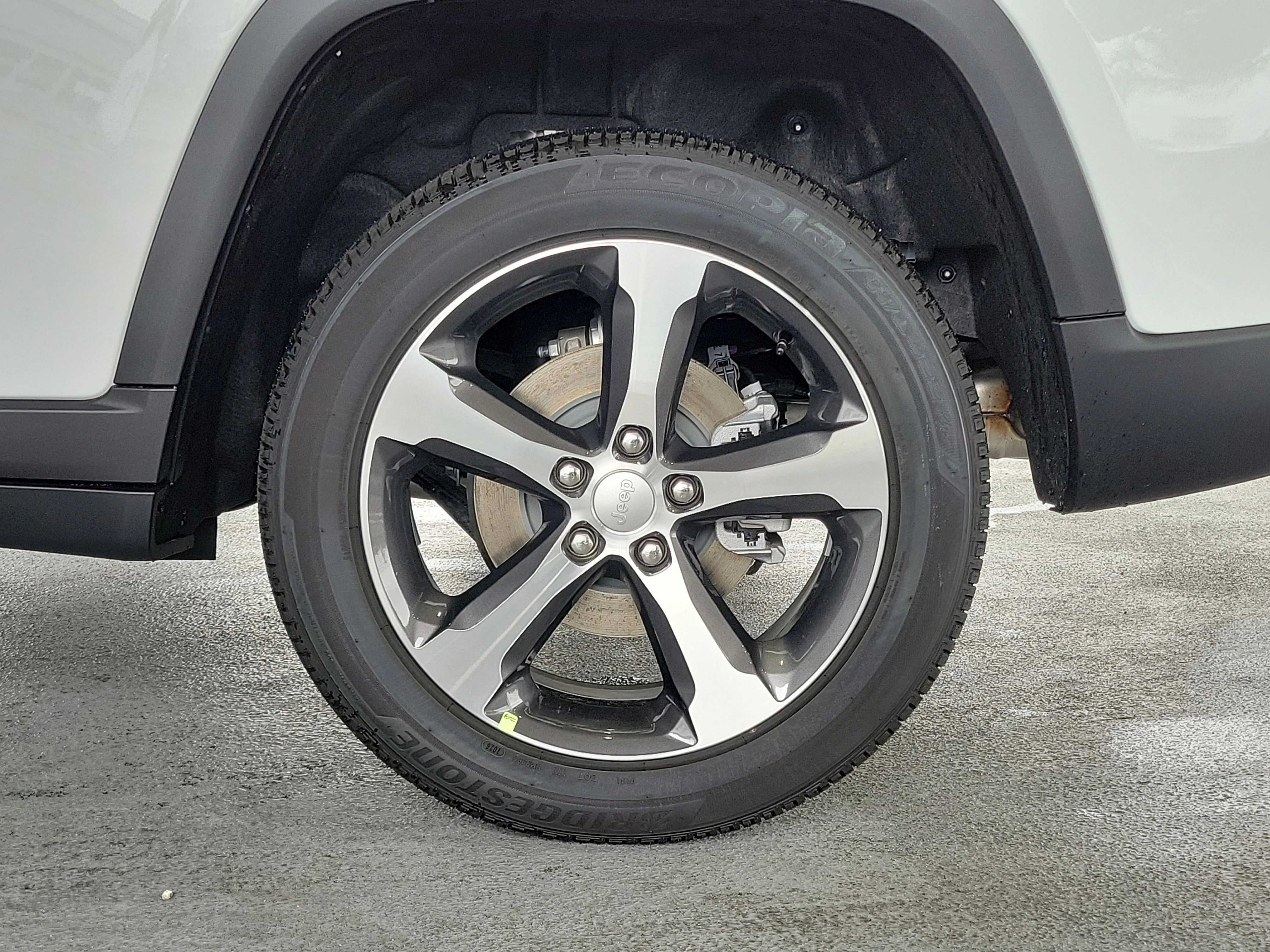 New 2026 Bright White Clear-Coat Exterior Paint Jeep Limited image 6