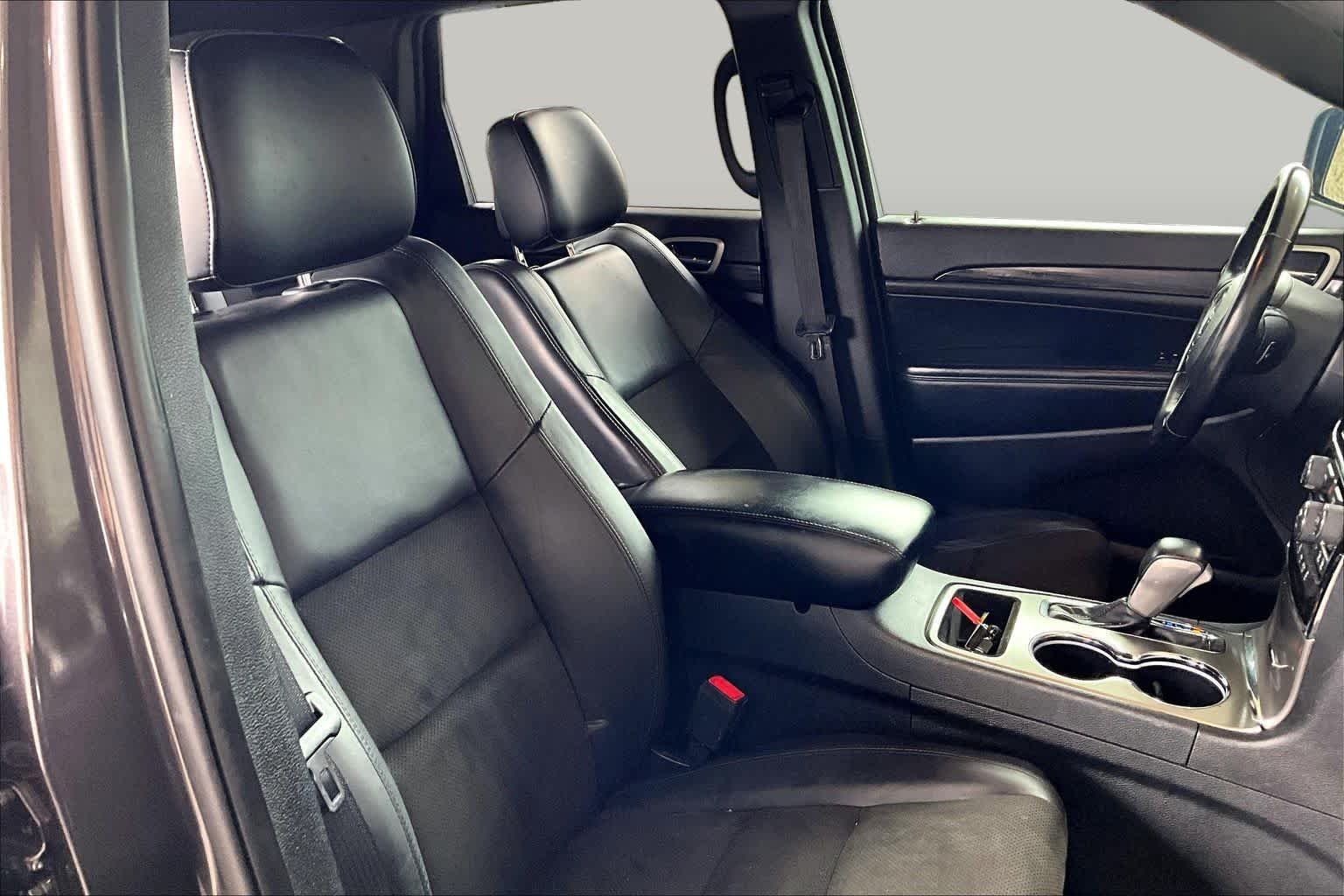 Used 2020 Granite Crystal Metallic Clearcoat Jeep Altitude image 9