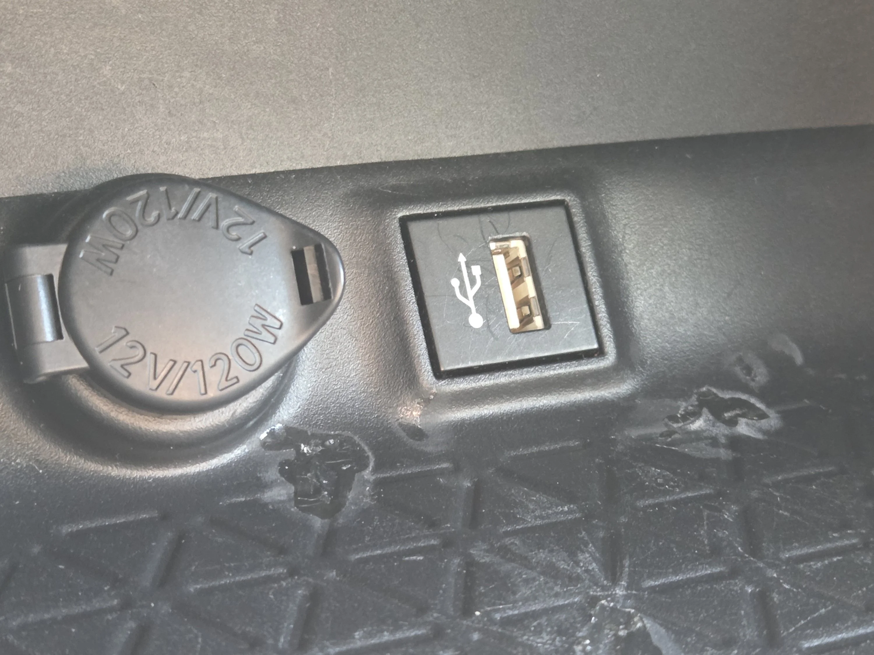 Used 2025 Silver Sky Metallic Toyota XLE image 17