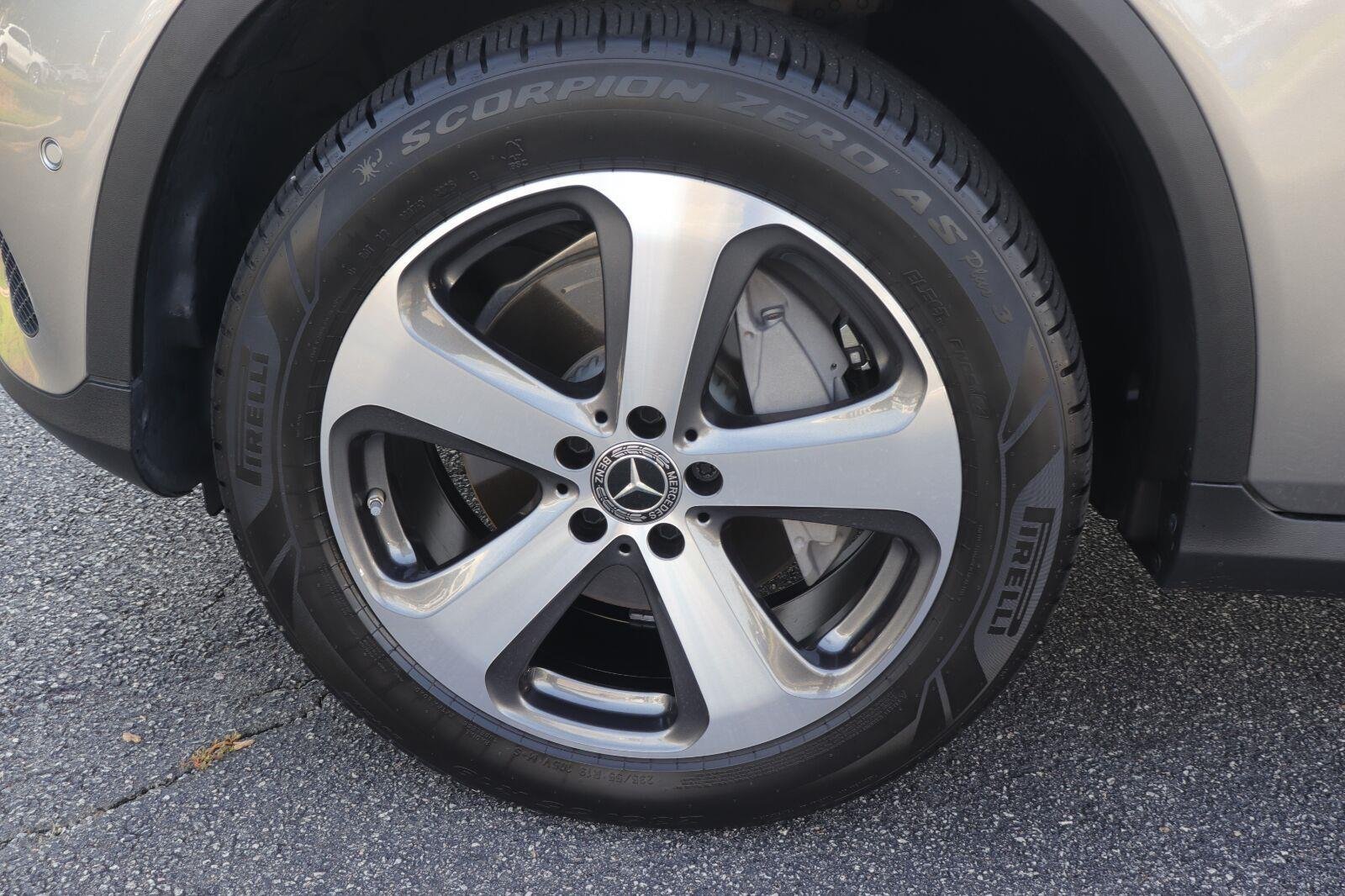 Used 2019 Mojave Silver Metallic Mercedes-Benz GLC 300 image 34
