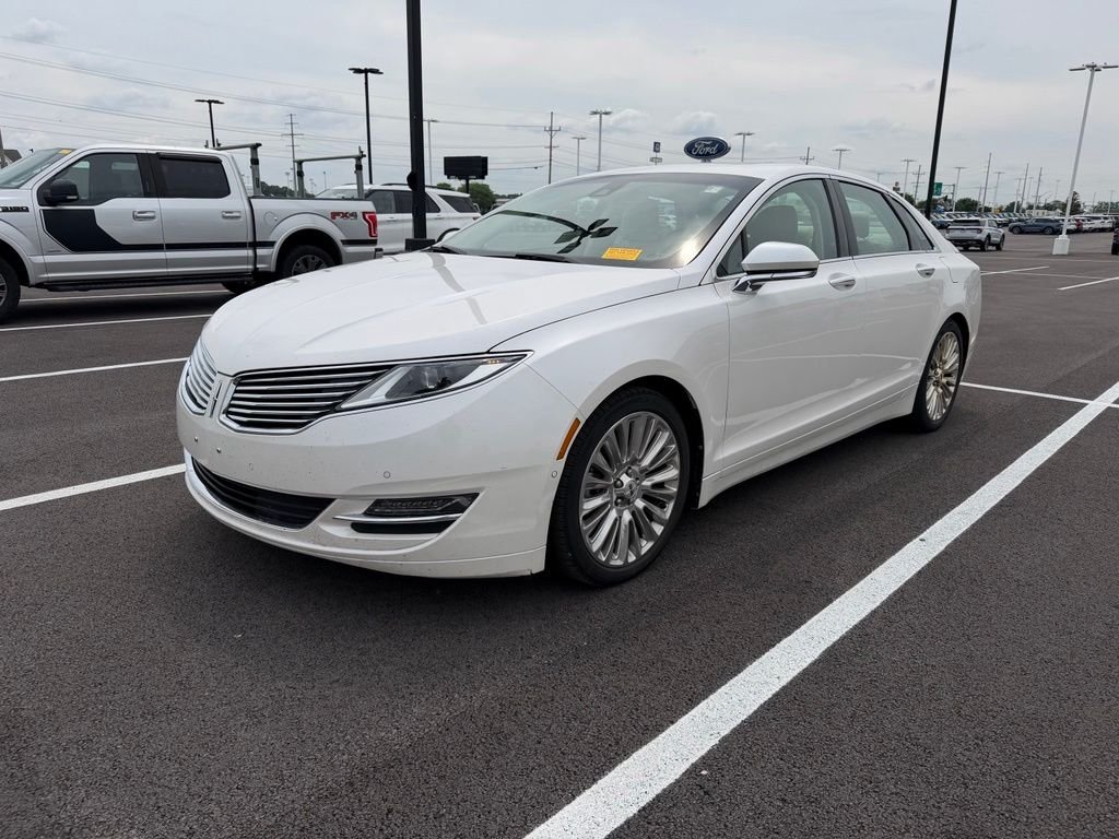 Used 2014 White Lincoln Base image 1