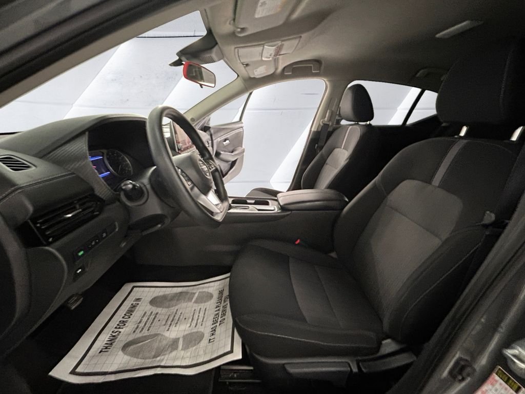 Used 2023 Gray Nissan SV image 7