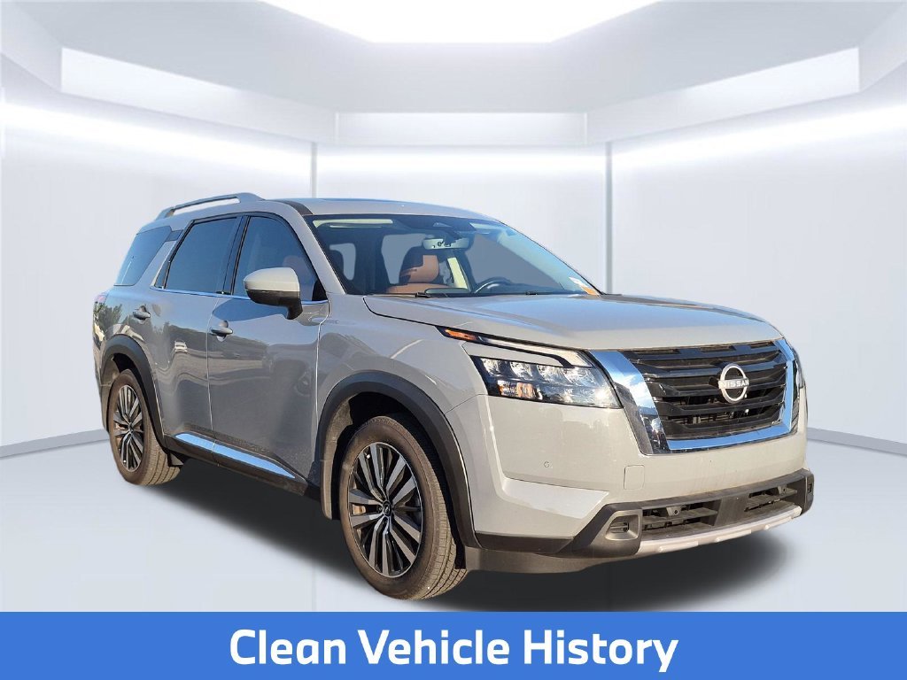 Used 2025 Gray Nissan Platinum image 6