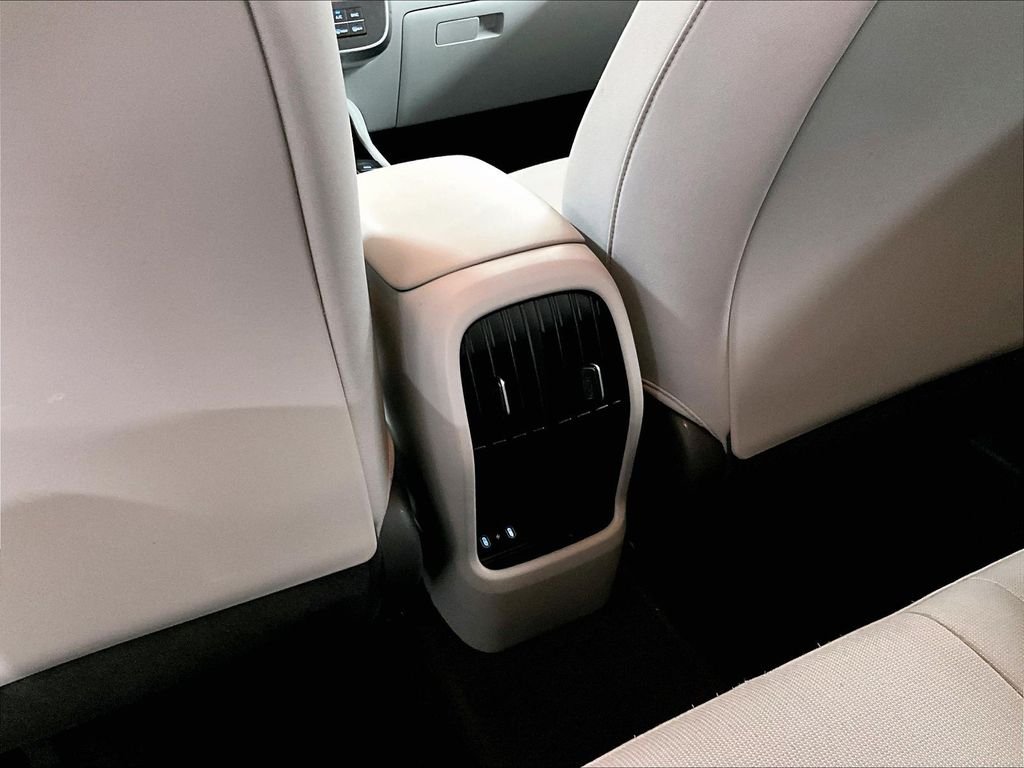 Used 2024 White Hyundai SEL image 27