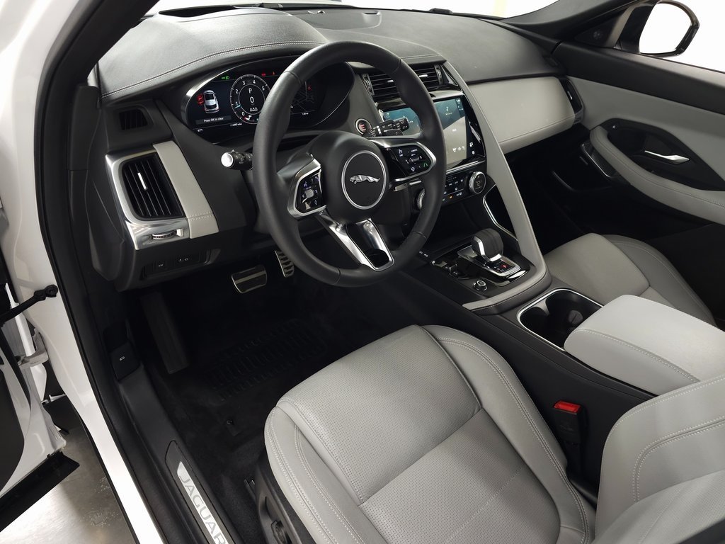 2024 JAGUAR E-PACE - Image 16