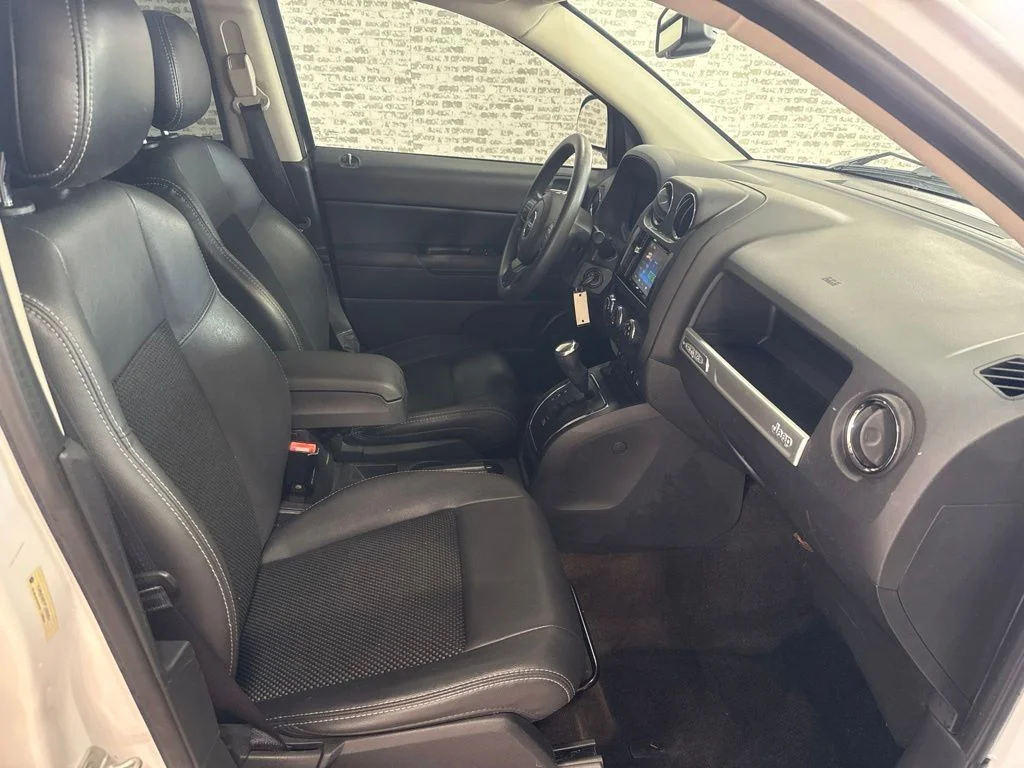 Used 2015 Bright White Clearcoat Jeep Sport image 11