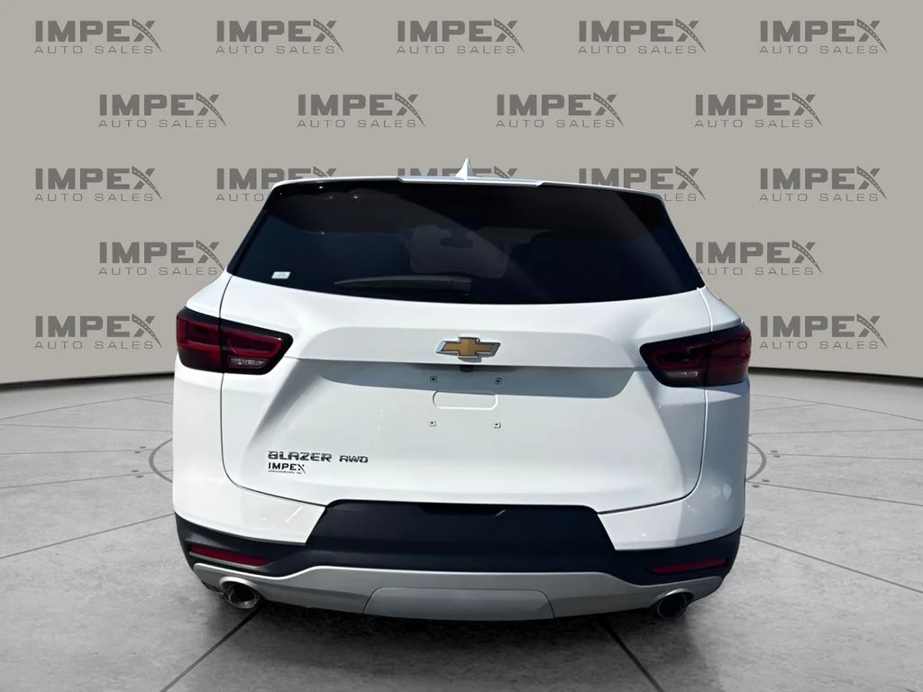 Used 2025 White Chevrolet LT image 4