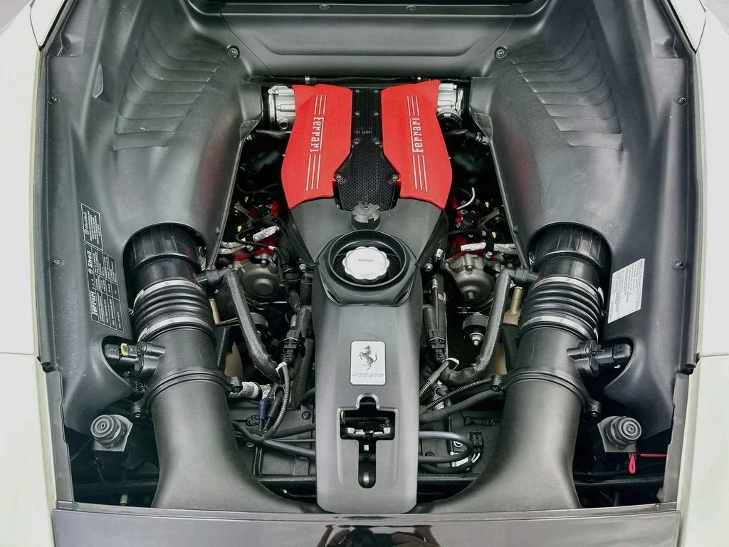 Used 2018 Bianco Avus Ferrari  image 23