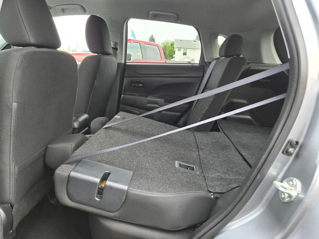 Used 2024 Gray Mitsubishi 2.0 SE image 28