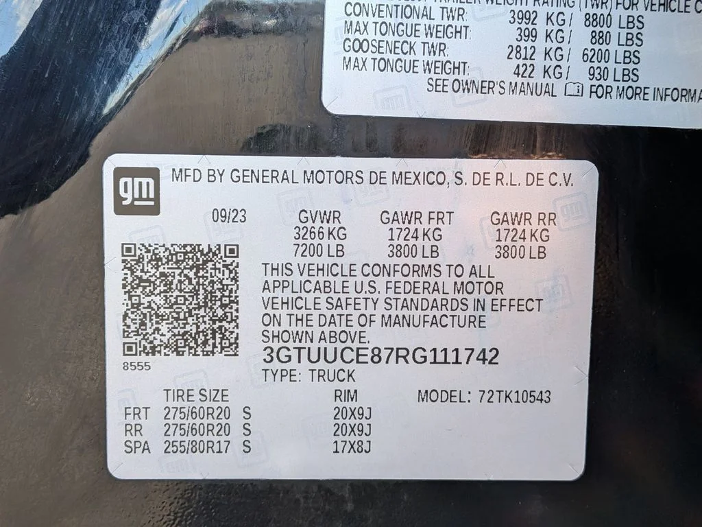 Used 2024 Onyx Black GMC Elevation image 26
