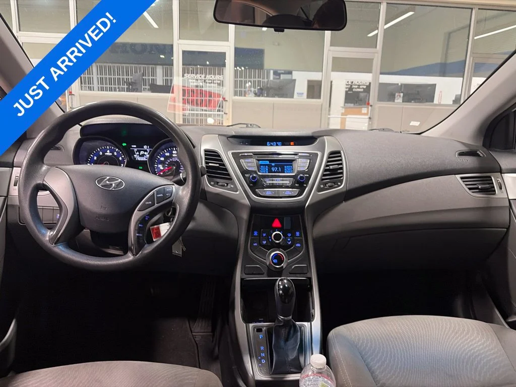Used 2014 Pearl White Hyundai SE image 6