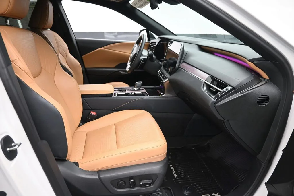 Used 2025 White Lexus 350 Premium Plus image 9