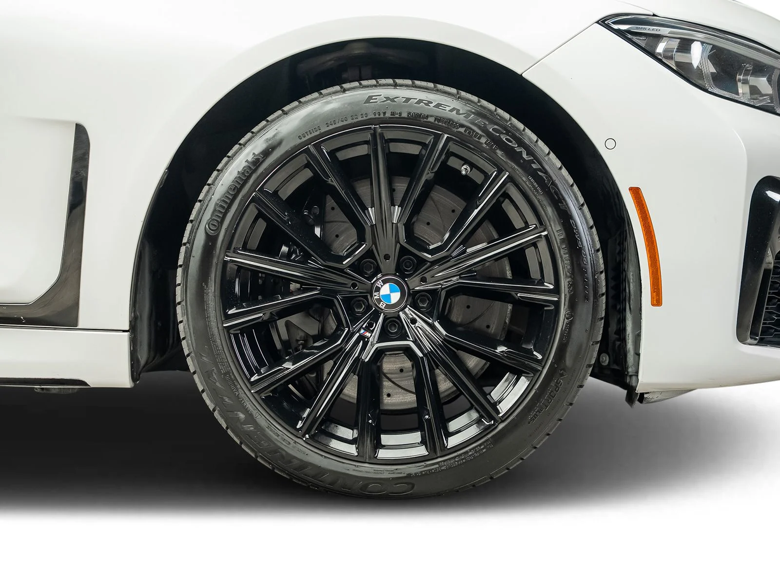 Used 2021 White BMW 750i xDrive image 29