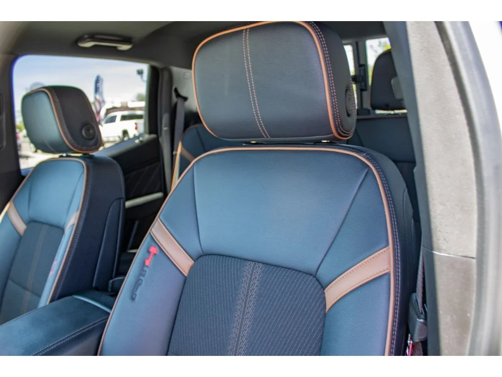 2025 GMC Canyon AT4 - Photo 30