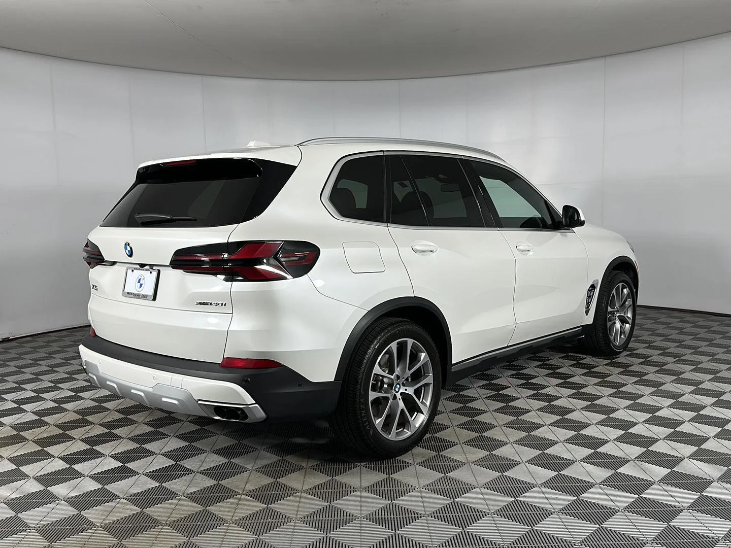 Used 2026 Mineral White Metallic BMW xDrive40i image 27
