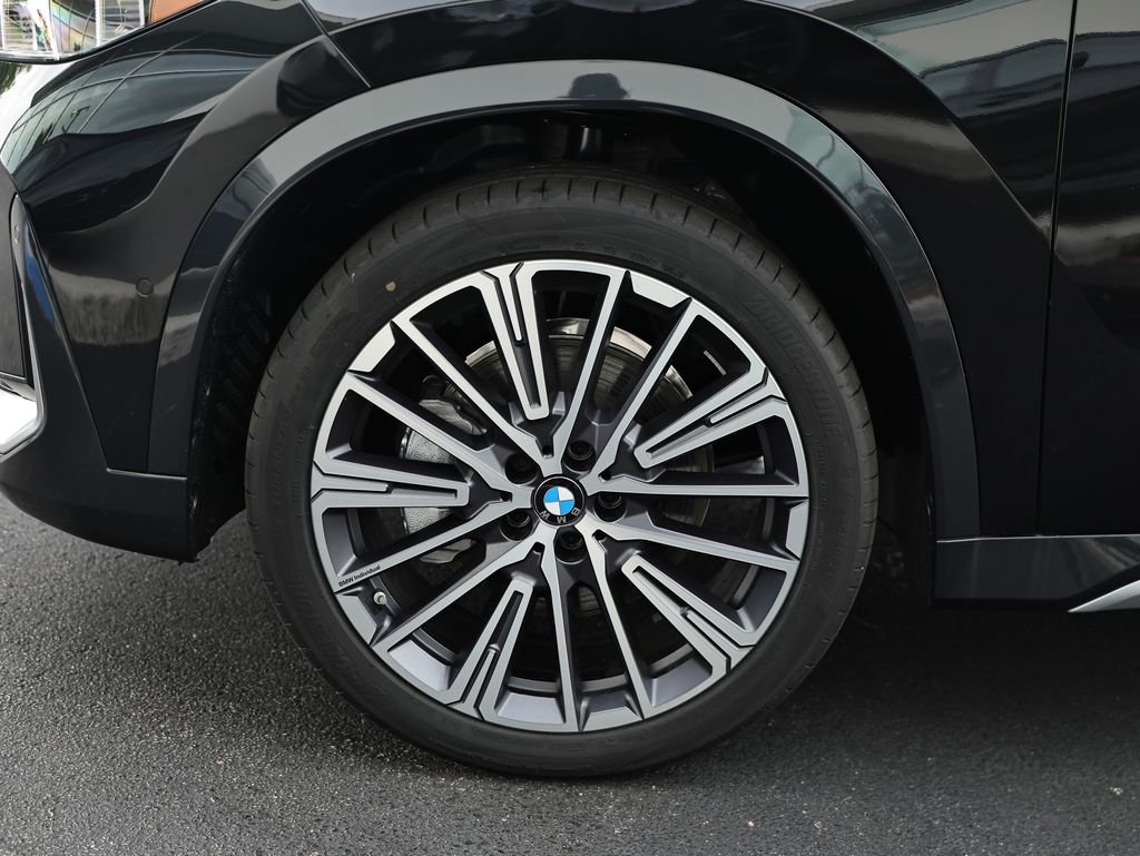 New 2026 Black Sapphire Metallic BMW xDrive28i image 8