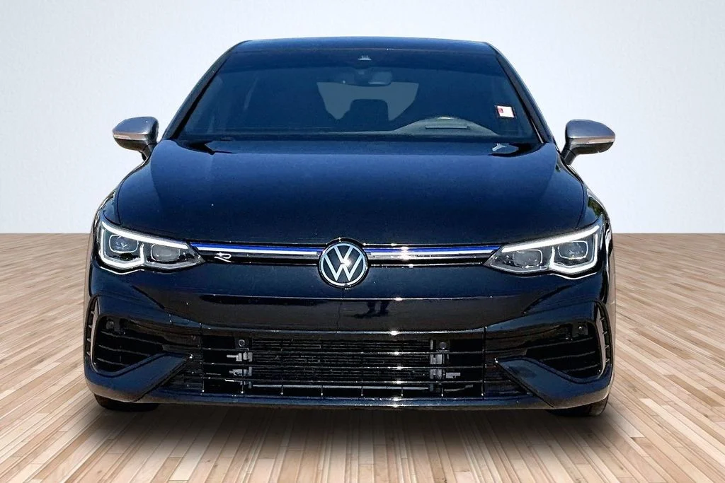 Used 2024  Volkswagen 2.0T image 3