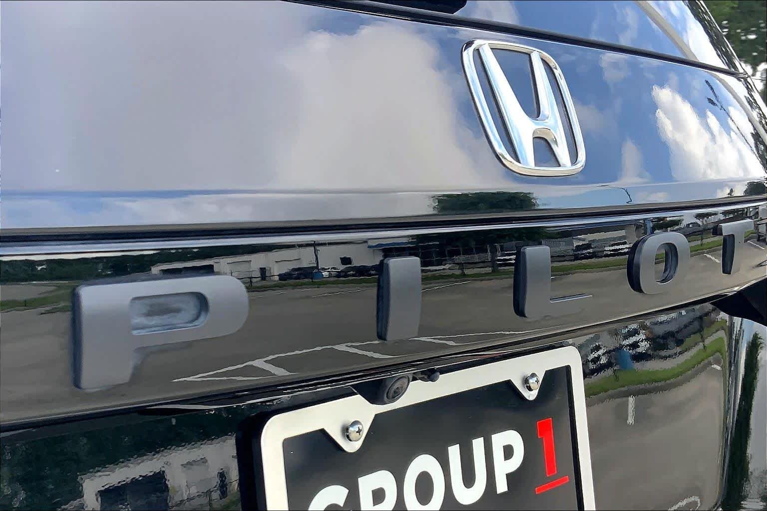 Used 2023 Crystal Black Pearl Honda Touring image 30