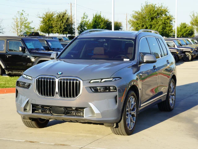 Used 2024 Brown BMW xDrive40i image 10