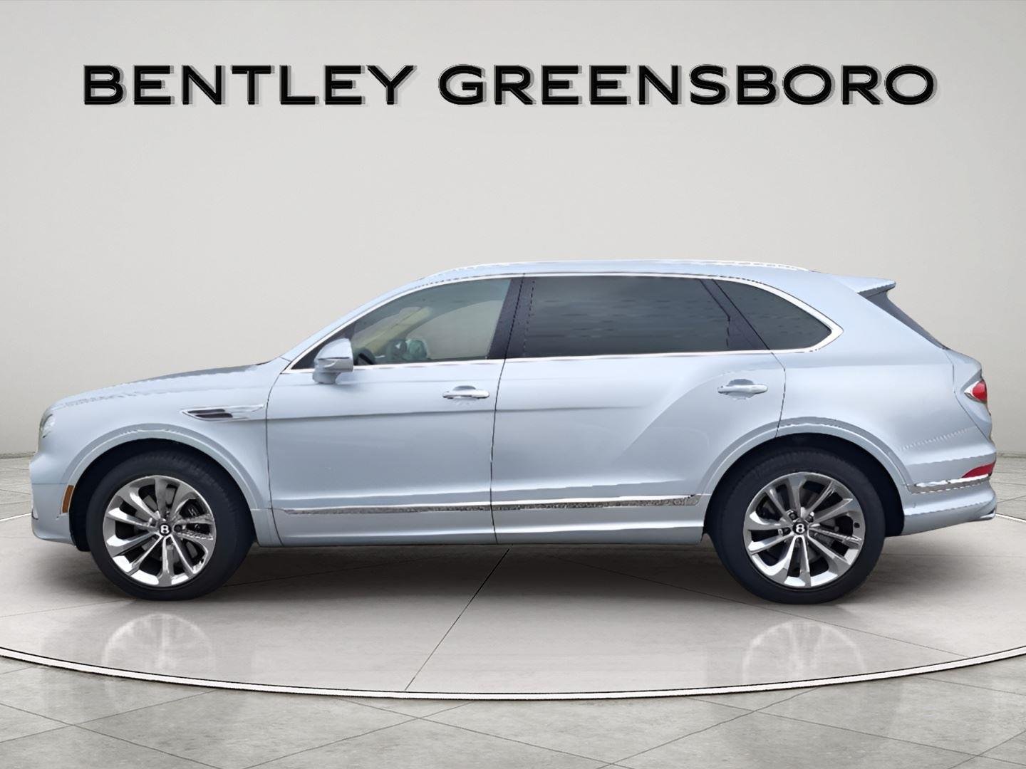 Used 2023 Moonbeam Bentley V8 image 4
