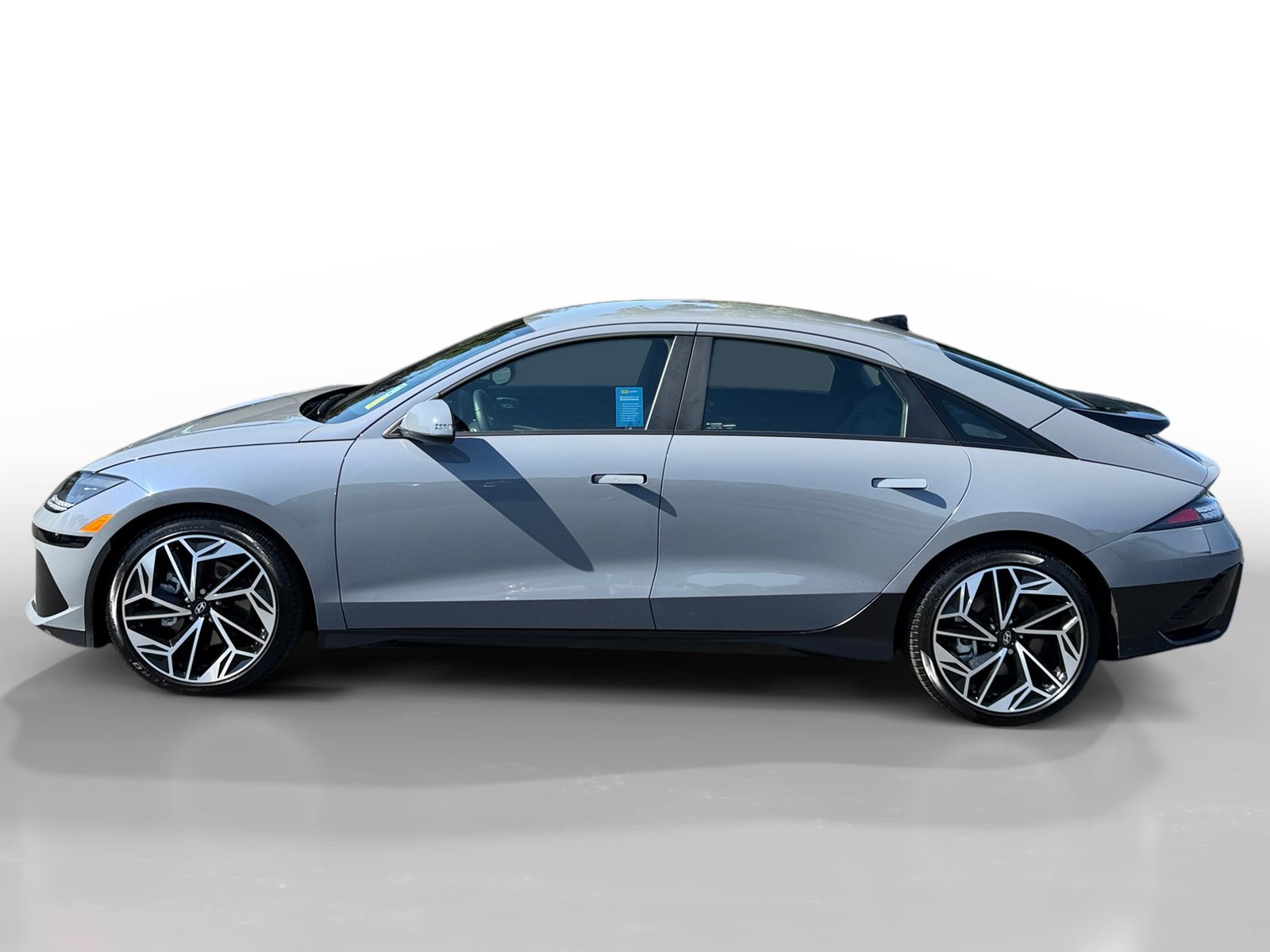Certified Used 2024 Blue Hyundai SEL image 2