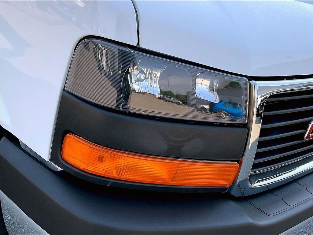 Used 2024 White GMC Work Van image 30