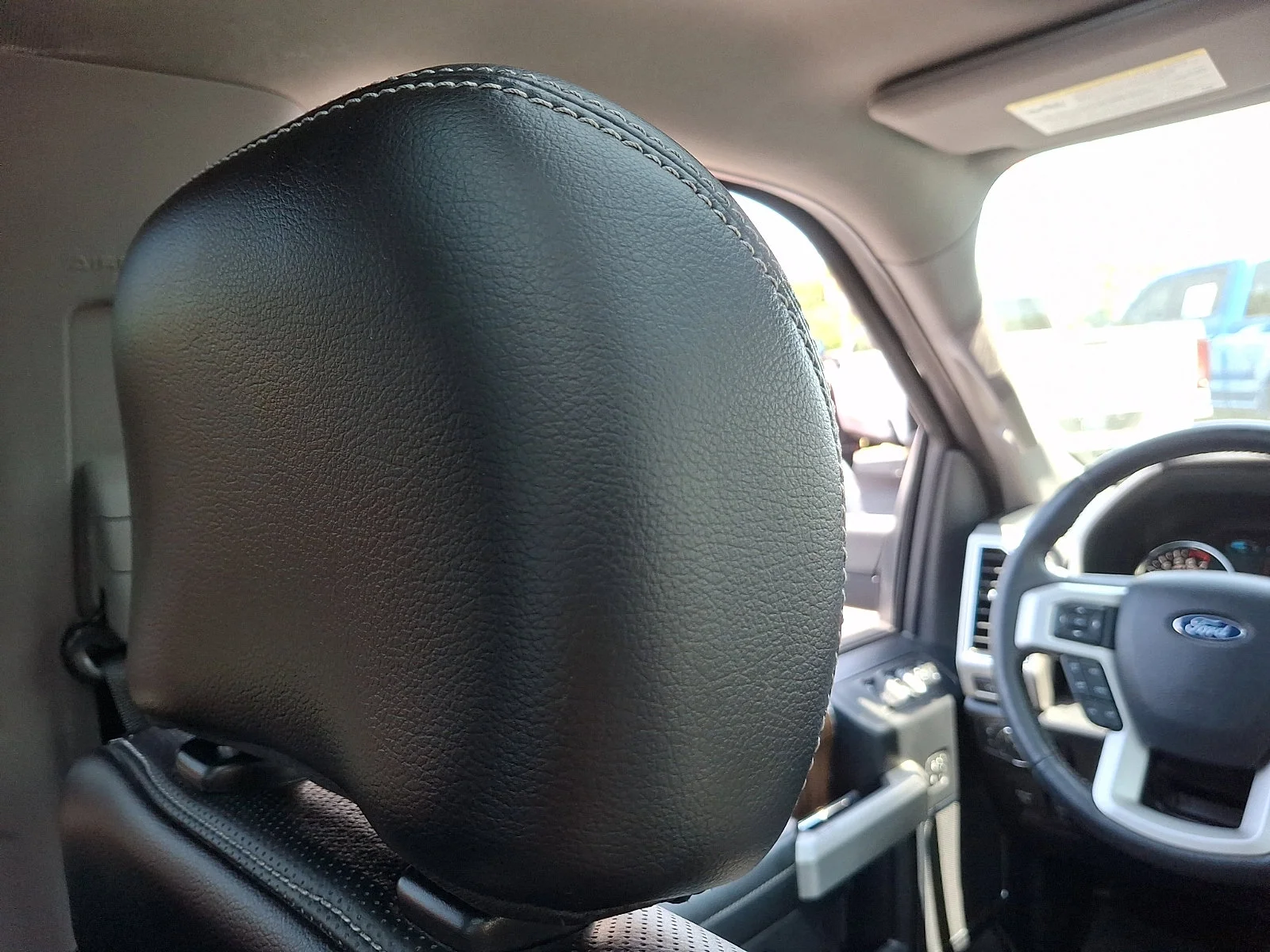 Used 2018 Shadow Black   G1 Ford LARIAT image 13