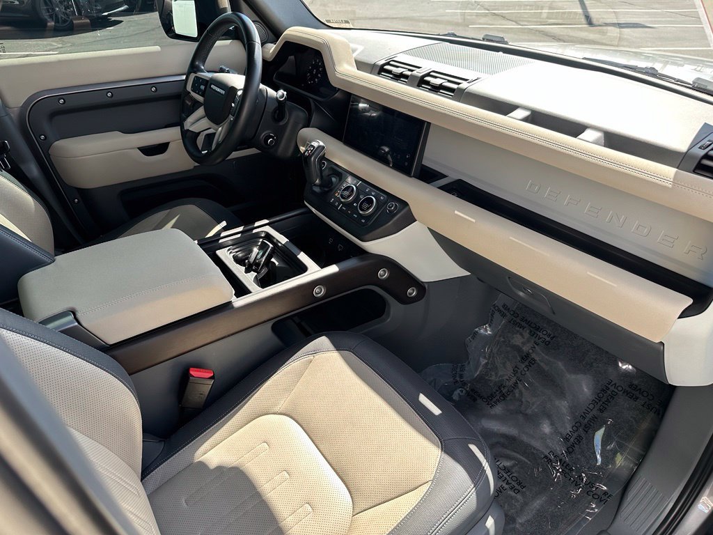 Used 2022 Gray Land Rover X-Dynamic SE image 14