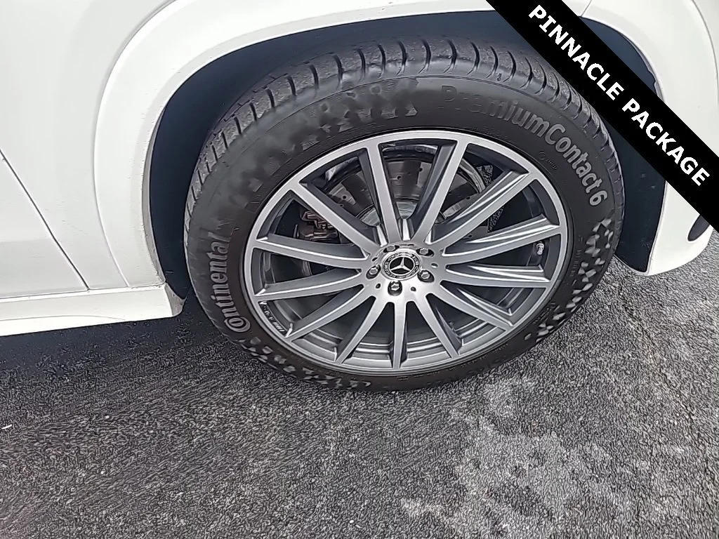 Used 2024 White Mercedes-Benz 4MATIC® image 17