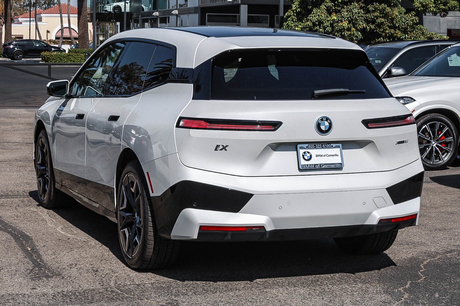 Used 2024 Mineral White Metallic BMW xDrive50 image 4