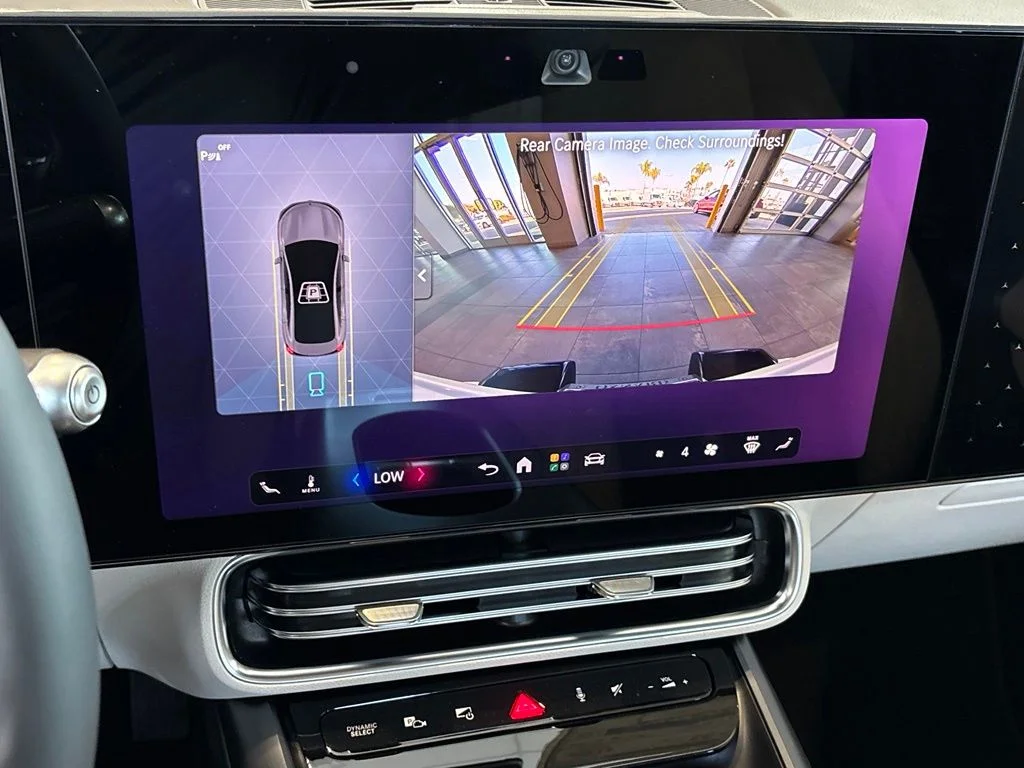 Used 2027 White Mercedes-Benz 220 Hybrid image 14