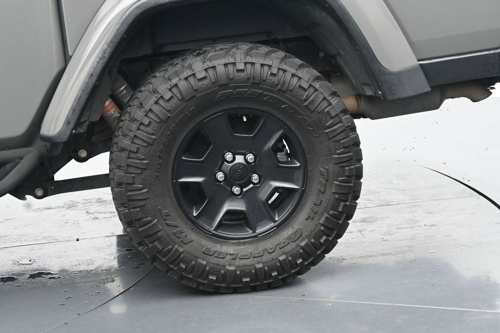 Used 2021 Gray Jeep Mojave image 13