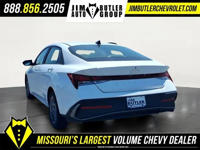 Used 2024  Hyundai SEL image 2
