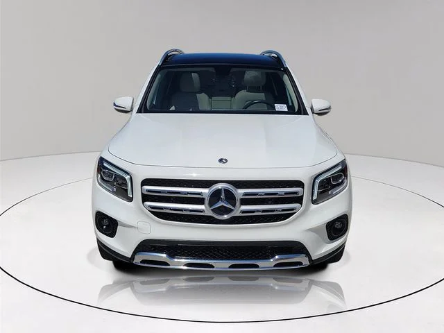 Used 2023 White Mercedes-Benz GLB 250 image 2