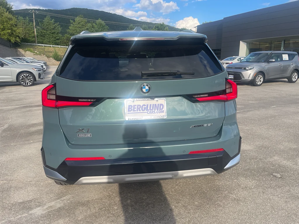 Used 2024 Cape York Green Metallic BMW xDrive28i image 4