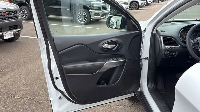 Certified Used 2022 White Jeep Latitude Lux image 9