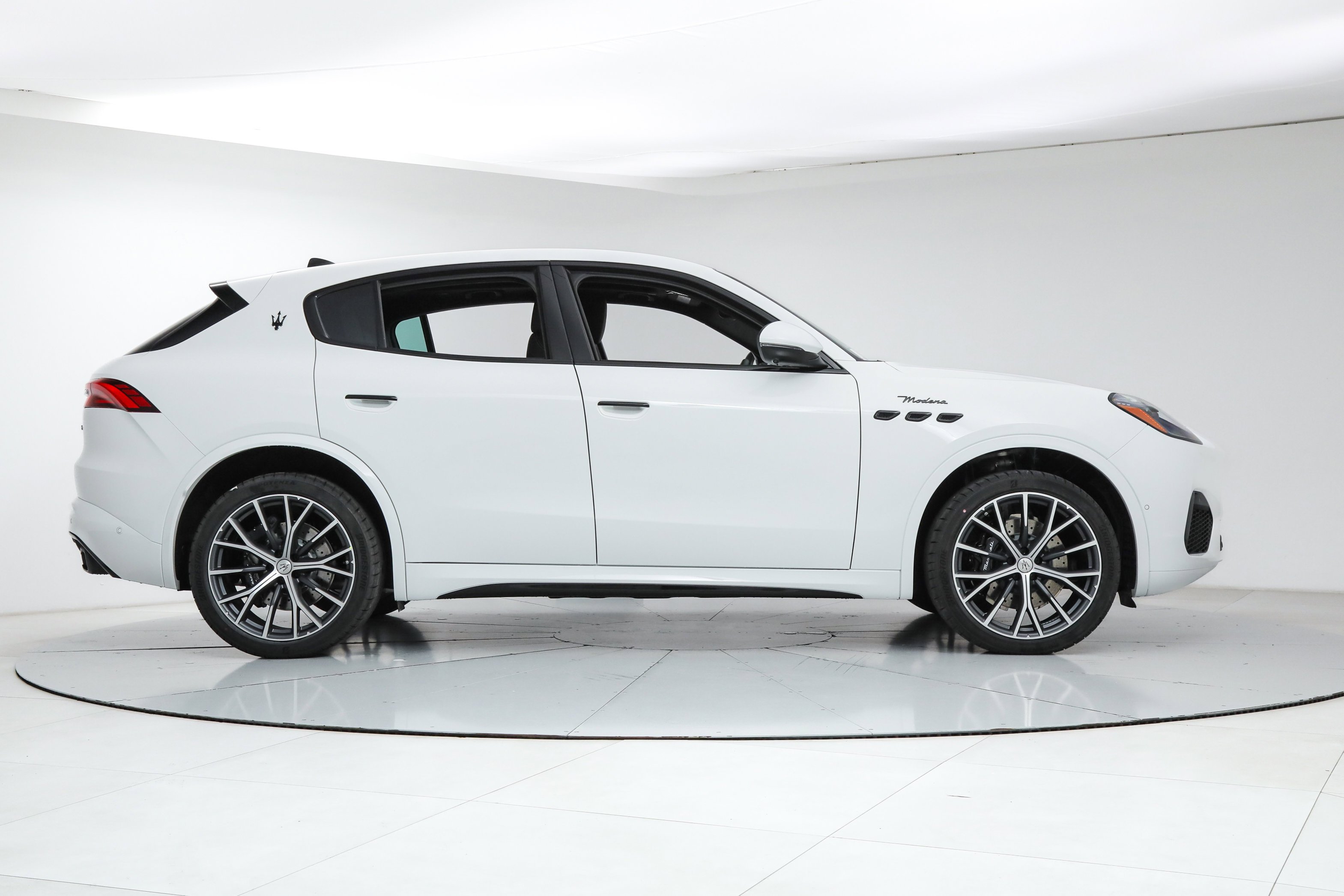 2026 Maserati Grecale Modena V6 - Photo 6
