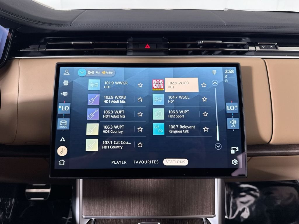 New 2026 Belgravia Green Land Rover SE LWB image 16